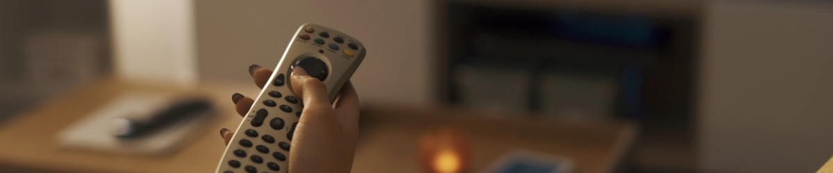 Streaming i filmy na życzenie – jak wycisnąć maksimum z telewizji od INEA?