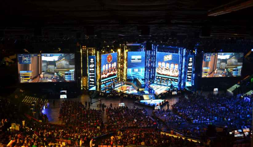 Turnieje e-sportowe - zarabianie pieniędzy na grach